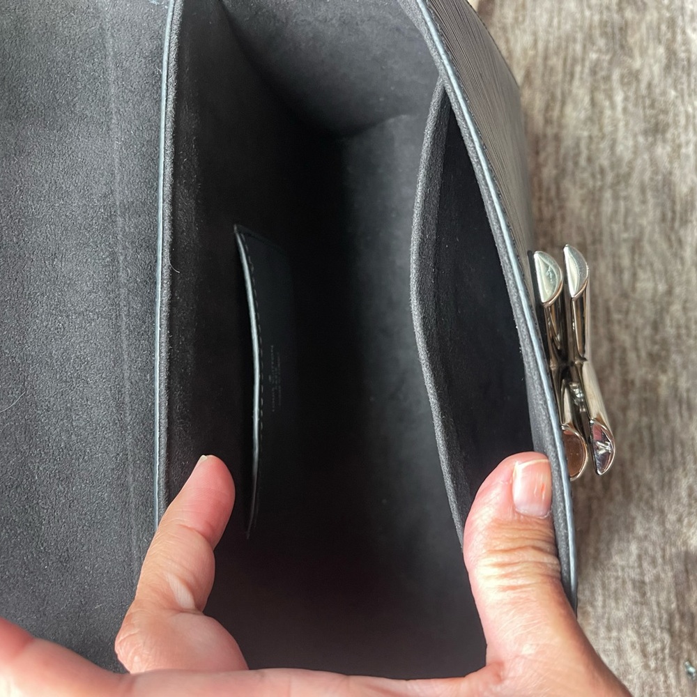 Louis Vuitton Twist MM Limited Edition Epi Leather - Picture 14 of 15
